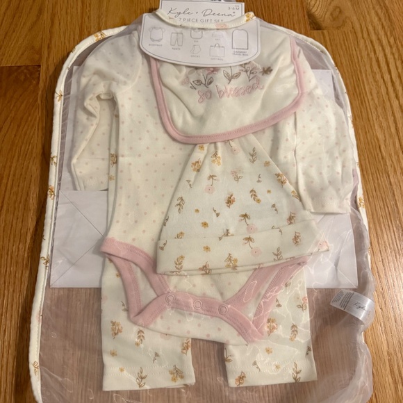 Kyle + Deena 7 Piece Baby Girl Gift Set - Picture 3 of 5